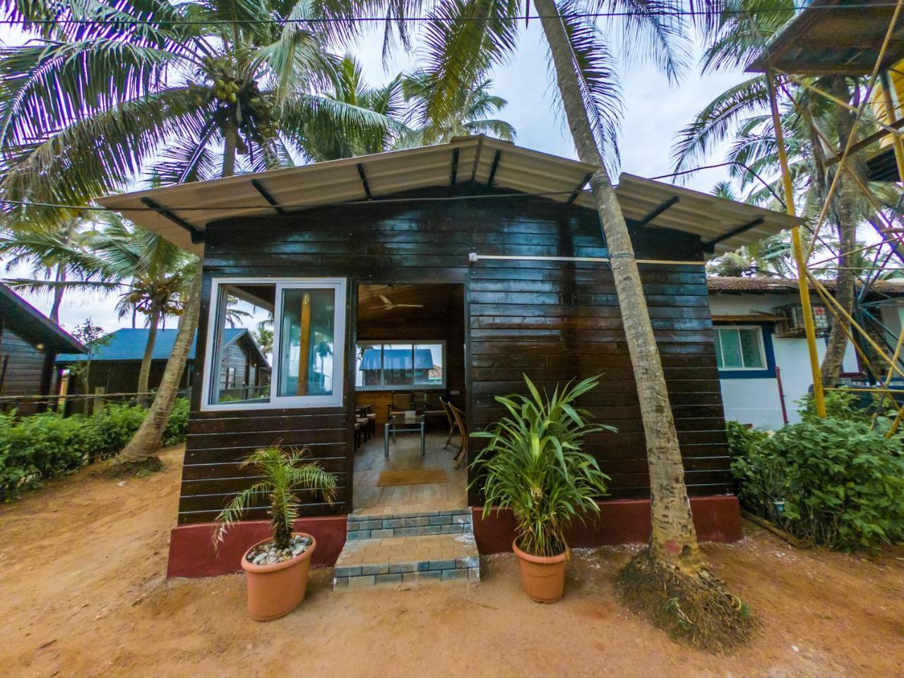 Vista Praia Beach Resort Анжуна Экстерьер фото